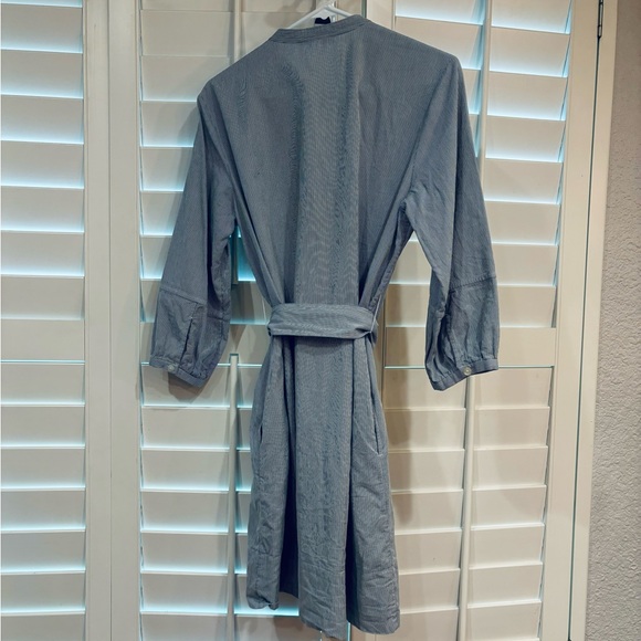 Everlane Cotton Weave Collarless Belted Shirtdress pinstripe Sz 6 pockets navy - Picture 11 of 16
